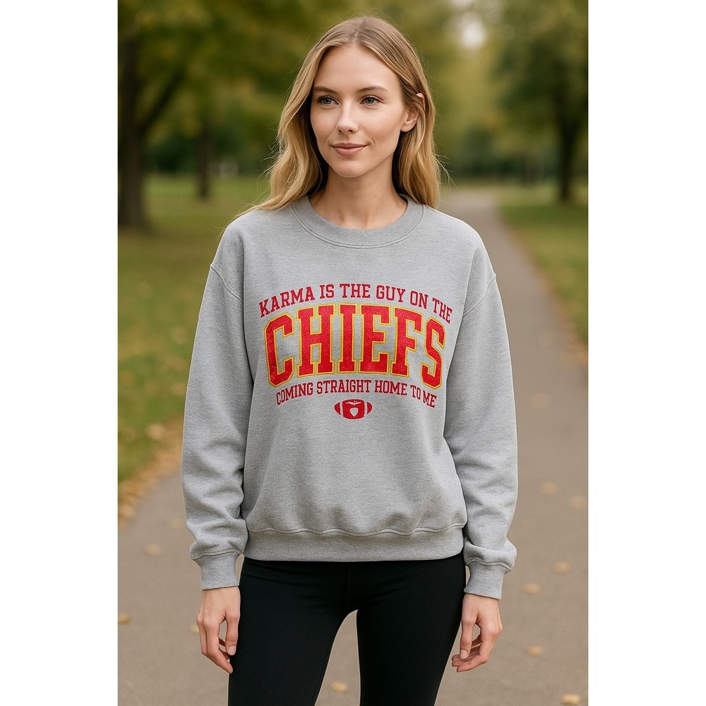 Chiefs Swiftie Sweatshirt XL Glitter Letters Karma Is the Guy Eras Tour Kelce